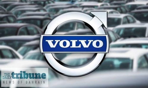Daimler, Volvo mull combustion engine cooperation