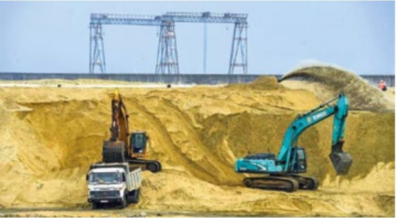 Premier orders to halt extraction of sea sand