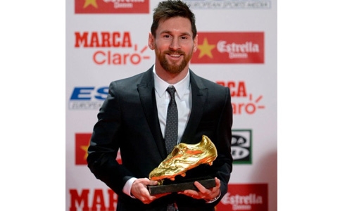 Messi receives Golden Shoe Messi receives Golden Shoe
