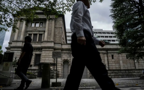 Stock markets retreat after central bank rate hikes Stock markets retreat after central bank rate hikes