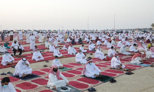 Al Fateh grand mosque limits worshipers during Eid 