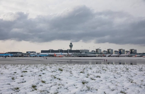Severe Winter Weather Forces 450 Flight Cancellations at Amsterdam Airport Severe Winter Weather Forces 450 Flight Cancellations at Amsterdam Airport