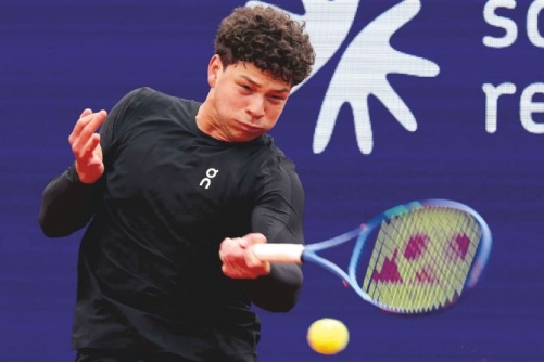 Shelton fights past Nava in Munich Shelton fights past Nava in Munich