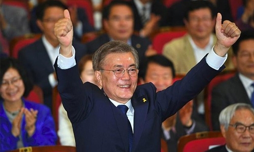 Moon aims to shine new light on S. Korean businesses