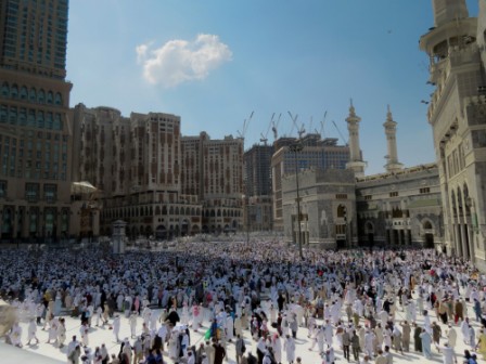 Fire forces 1,000 Asian pilgrims from Mecca hotel
