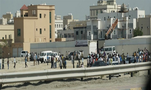 Police stop expatriate workers’ march at Sanad