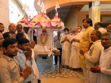 India's top court suspends ban on Jains fasting to death