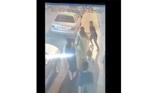 Gold chain snatched from woman’s neck Gold chain snatched from woman’s neck