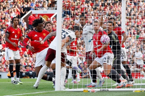 Arsenal lean on set-piece strength to punish wasteful United