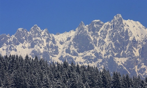 Two killed in Alps as helicopter rope comes loose