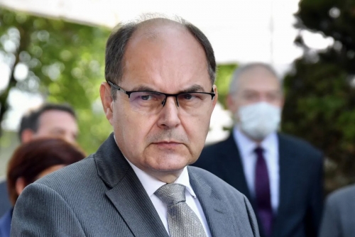 International envoy for Bosnia confirms resignation International envoy for Bosnia confirms resignation