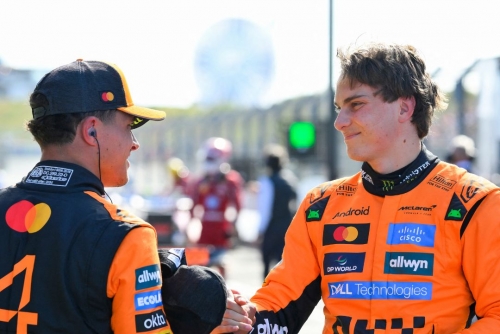 Pole for Piastri at Dutch GP inMcLaren lock-up