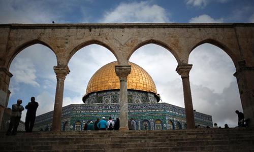 Israel bans Islamist group over Jerusalem mosque clashes