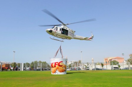 Helicopter delivery surprises Dubai beachgoers Helicopter delivery surprises Dubai beachgoers