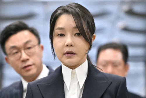South Korea ex-first lady handed 7 years in jobs-for-gifts case