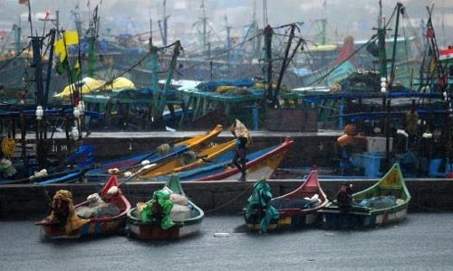 Scientists use underwater robots to study India's monsoon