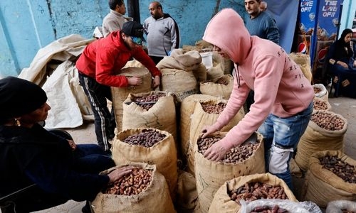 Egyptians cling to Ramadan charity as inflation soars