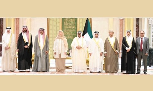 Kuwait Crown Prince honurs Bahrain iGA CEO