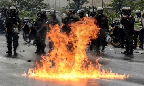 Riots, looting in Venezuela; leaders held