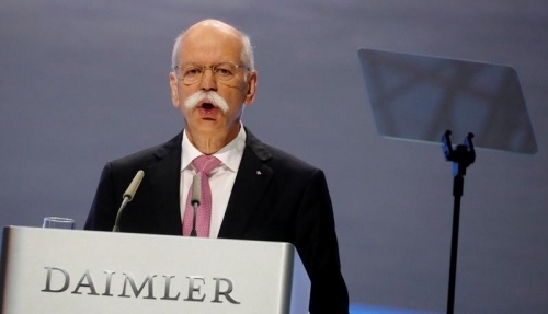 Daimler Investors push for independent chairman