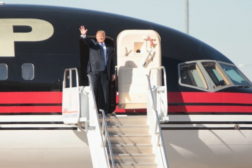 Trump's Flight to Davos Interrupted by Electrical Issue