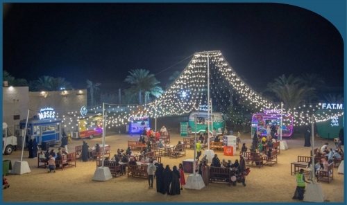 Long Weekend and Mild Weather Bring Residents to Beaches and Food Spots