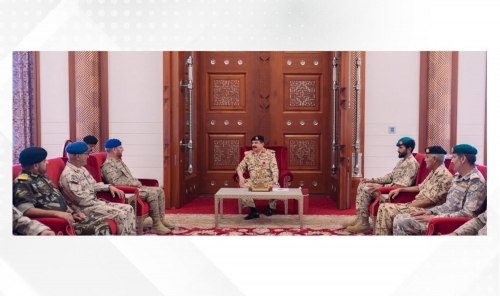 HM King Hamad receives GCC military chiefs