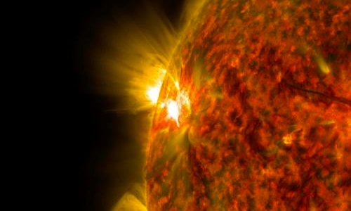 NASA captures images of strong solar flares