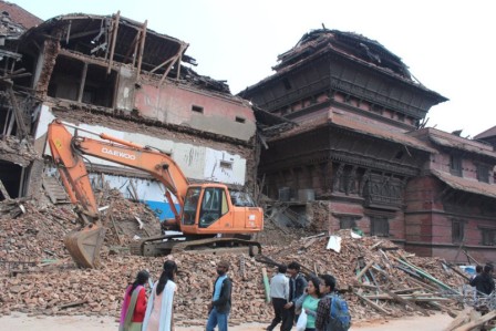 Rescuers battle to reach survivors of new Nepal quake Rescuers battle to reach survivors of new Nepal quake