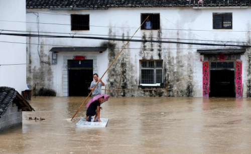 China raises flood alert to second highest level