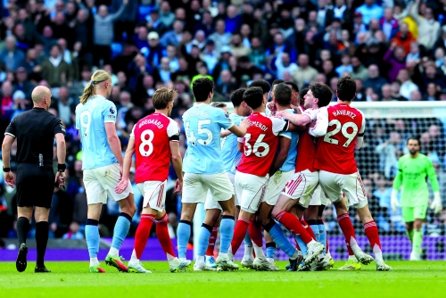 History haunts Arsenal as Man City take control of title race