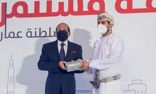 LuLu chief receives long-term residence visa in Oman