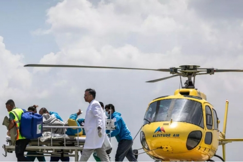 Missing Nepali Guide Found Alive After Six Days on Everest