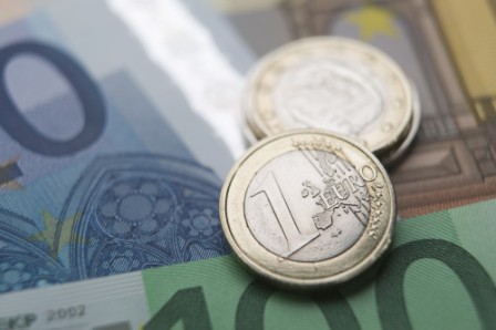 Euro steady after upbeat eurozone growth
