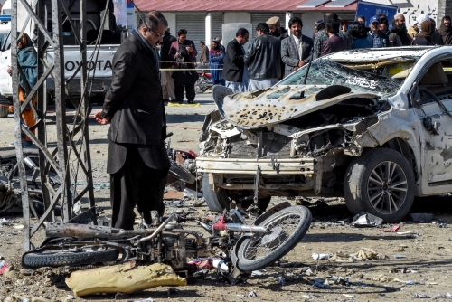 Twin blasts kill 24 on eve of Pakistan election