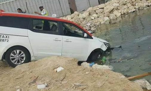 Man steals taxi and drives it into Juffair sea