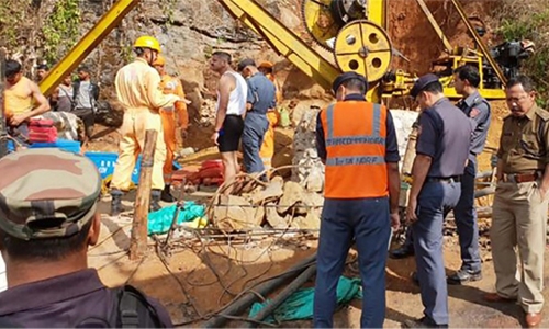 Divers hunt flooded India mine for missing men Divers hunt flooded India mine for missing men