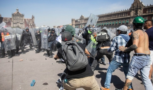 Thousands Protest Across Mexico as Clashes in Capital Leave 120 Injured Thousands Protest Across Mexico as Clashes in Capital Leave 120 Injured