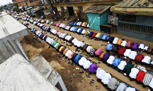 Yangon authorities sue Muslims for praying in the street