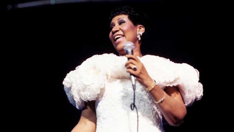 Tributes pour in for Aretha Franklin
