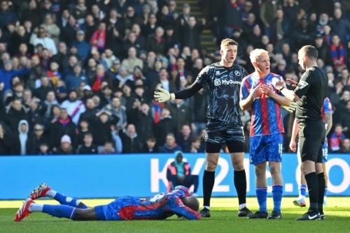 Palace’s Mateta in hospital after ‘reckless’ horror challenge Palace’s Mateta in hospital after ‘reckless’ horror challenge