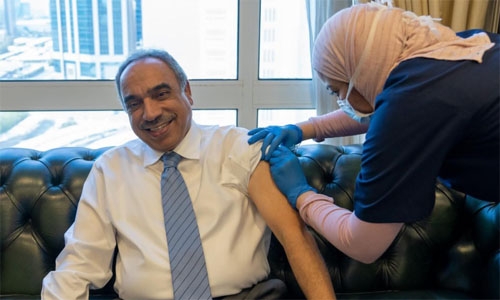 Bahrain ministers take COVID-19 vaccine