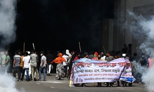 Bangladesh protests halt production for top fashion brands, says union Bangladesh protests halt production for top fashion brands, says union