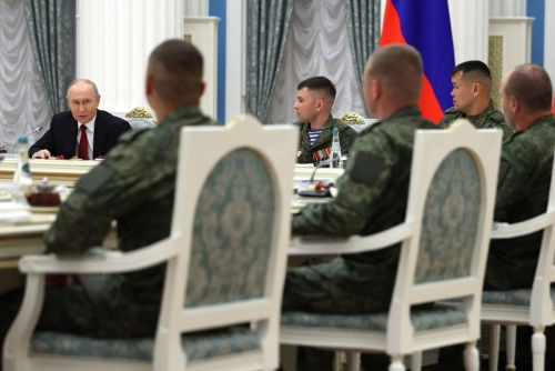 Russian Hawks Urge Putin to Escalate War and Drop US Talks