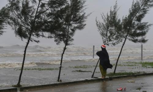 'Severe' Typhoon Doksuri pounds central Vietnam