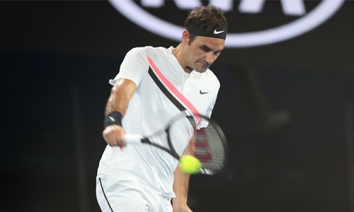 Federer reaches final