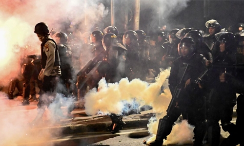 Six dead after election riots in Indonesia