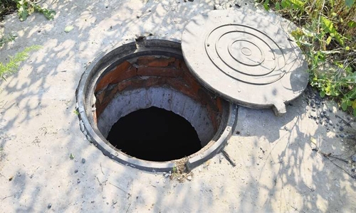Child drowns in sewage pit at UAE home Child drowns in sewage pit at UAE home