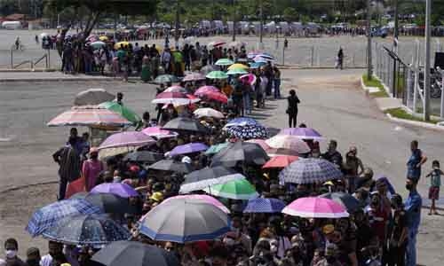 Tens of thousands mourn Brazilian country music singer Marília Mendonça