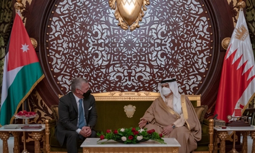 HM King bids Jordanian Monarch farewell at Sakhir Airbase